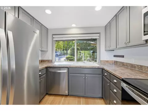 Kitchen - 2811 Timberline Dr, Eugene, OR 97405 photo 3 of 6
