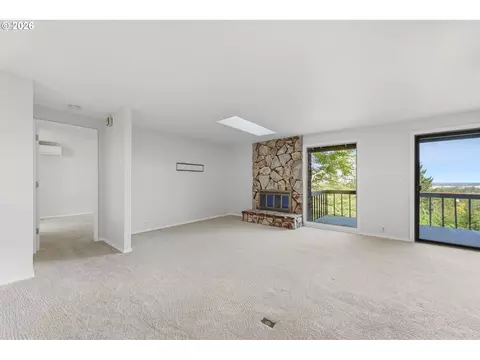 Living - 2811 Timberline Dr, Eugene, OR 97405 photo 1 of 13