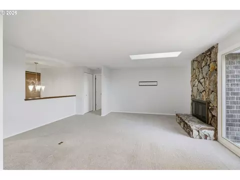 Living - 2811 Timberline Dr, Eugene, OR 97405 photo 4 of 13