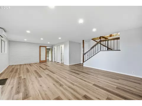 Living - 2811 Timberline Dr, Eugene, OR 97405 photo 12 of 13