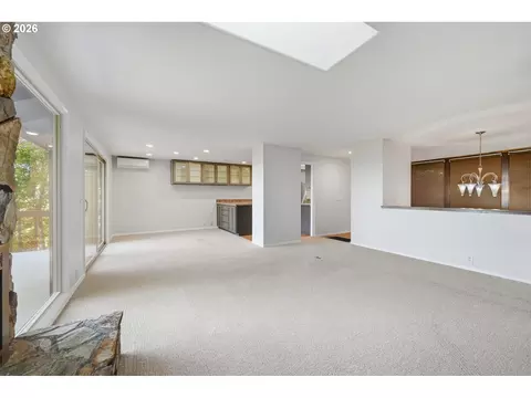 Living - 2811 Timberline Dr, Eugene, OR 97405 photo 5 of 13