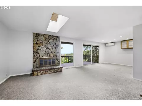 Living - 2811 Timberline Dr, Eugene, OR 97405 photo 3 of 13