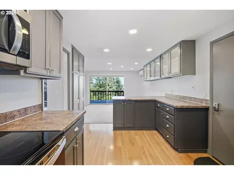 Kitchen - 2811 Timberline Dr, Eugene, OR 97405 photo 6 of 6