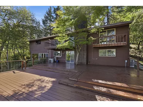 Exterior - 2811 Timberline Dr, Eugene, OR 97405 photo 8 of 10