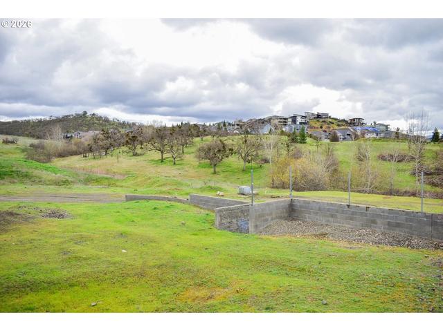 3600 Lone Pine Rd, Medford, OR 97504