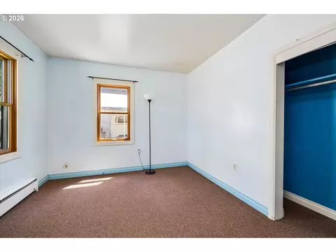 Bedroom - 2570 Emerald St, Eugene, OR 97403 photo 2 of 6