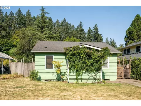 Exterior - 2570 Emerald St, Eugene, OR 97403 photo 2 of 9