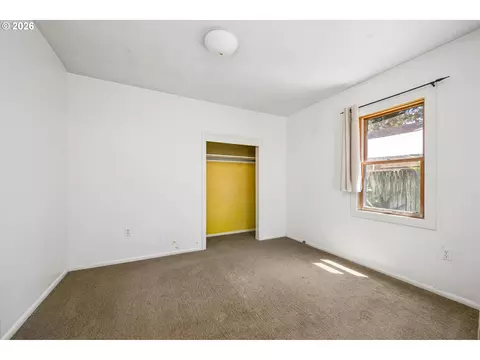 Bedroom - 2570 Emerald St, Eugene, OR 97403 photo 5 of 6