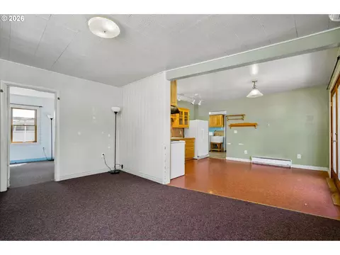 Living - 2570 Emerald St, Eugene, OR 97403 photo 5 of 5