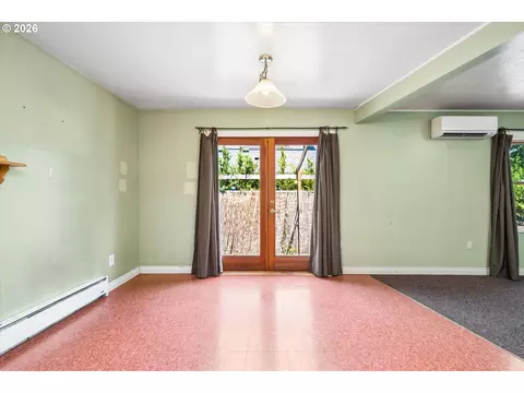 Living - 2570 Emerald St, Eugene, OR 97403 photo 1 of 5