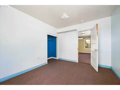 Bedroom - 2570 Emerald St, Eugene, OR 97403 photo 3 of 6