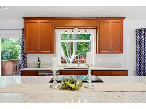 404 SW Overlook Ct, Gresham, OR 97080 photo 2