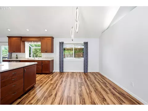404 SW Overlook Ct, Gresham, OR 97080 photo 8