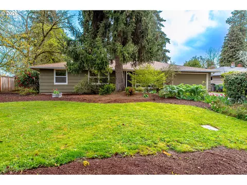 996 Sherwood Pl, Eugene, OR 97401
