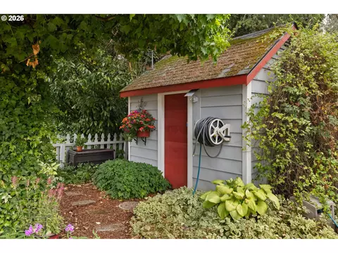 Exterior - 2902 NE 252nd Ave, Camas, WA 98607 photo 5 of 16
