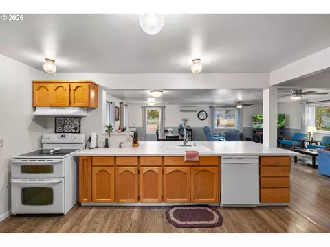Kitchen - 2902 NE 252nd Ave, Camas, WA 98607 photo 3 of 3