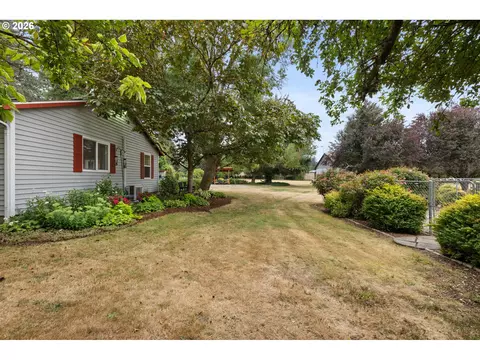 Exterior - 2902 NE 252nd Ave, Camas, WA 98607 photo 6 of 16