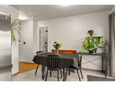Dining - 1880 Manihi Dr, Eugene, OR 97404 photo 2 of 2