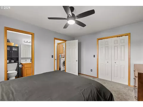 Bedroom - 1880 Manihi Dr, Eugene, OR 97404 photo 3 of 8