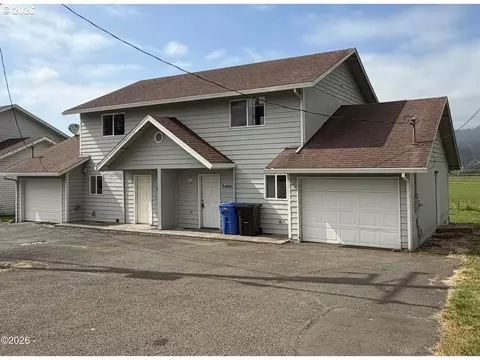 5470 3rd St, Tillamook, OR 97141
