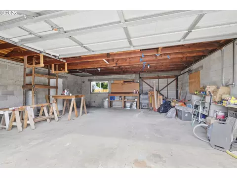 Exterior - 4641 Royal Ave, Eugene, OR 97402 photo 5 of 6