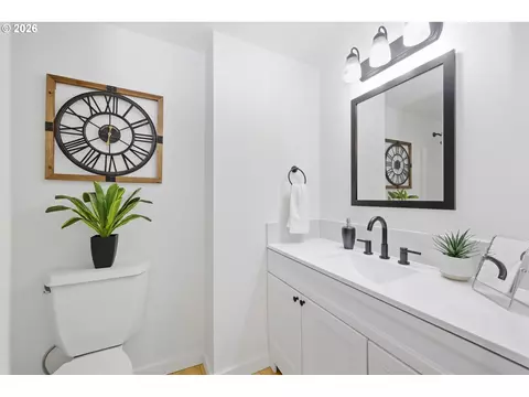 Bath - 4641 Royal Ave, Eugene, OR 97402 photo 1 of 3