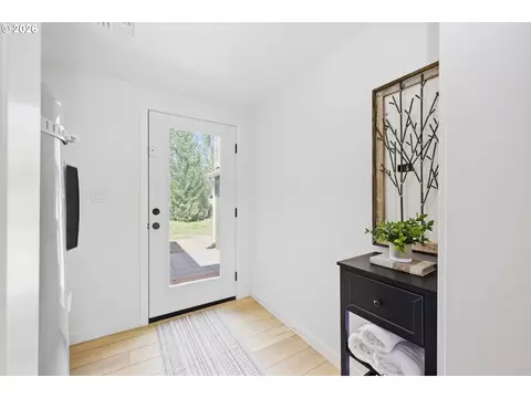 Entry Way - 4641 Royal Ave, Eugene, OR 97402 photo 1 of 1
