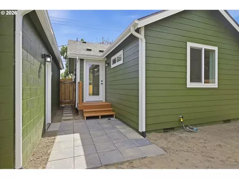 Exterior - 4641 Royal Ave, Eugene, OR 97402 photo 2 of 6