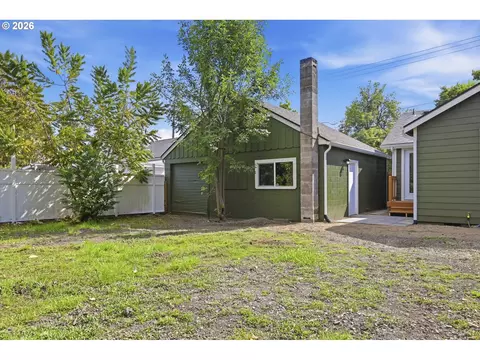 Exterior - 4641 Royal Ave, Eugene, OR 97402 photo 4 of 6