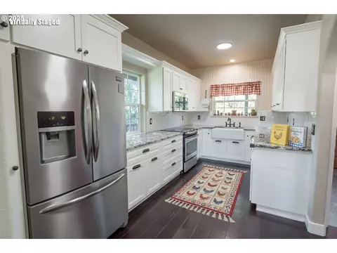 Kitchen - 86104 Sells View Dr, Eugene, OR 97402 photo 3 of 4