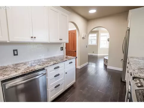 Kitchen - 86104 Sells View Dr, Eugene, OR 97402 photo 4 of 4