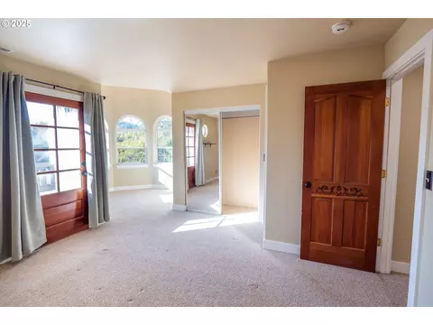 Bedroom - 86104 Sells View Dr, Eugene, OR 97402 photo 1 of 6