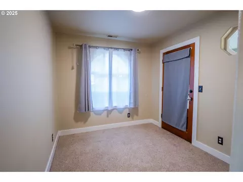 Entry Way - 86104 Sells View Dr, Eugene, OR 97402 photo 1 of 1