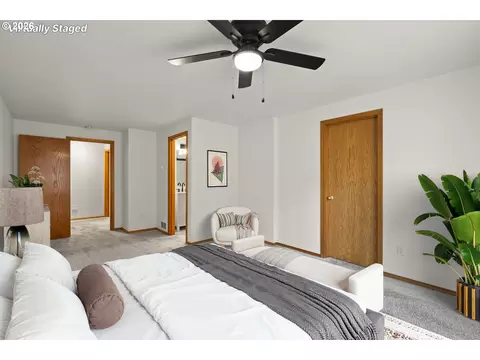 Bedroom - 14485 Mountain View Loop, Sisters, OR 97759 photo 1 of 7