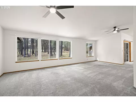 Living - 14485 Mountain View Loop, Sisters, OR 97759 photo 2 of 7
