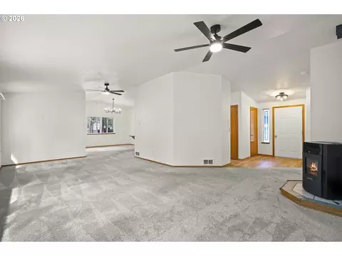 Living - 14485 Mountain View Loop, Sisters, OR 97759 photo 7 of 7