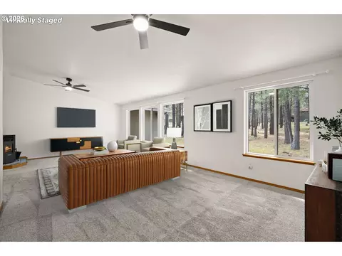 Living - 14485 Mountain View Loop, Sisters, OR 97759 photo 3 of 7