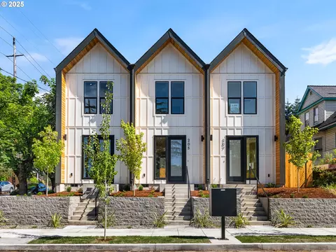 205 NE Going St #2, Portland, OR 97211