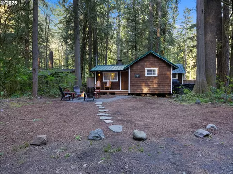 24706 E Hillview Dr, Rhododendron, OR 97049