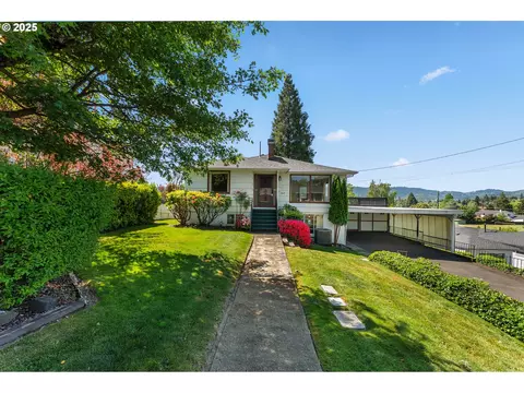 1665 NW Evans Ave, Roseburg, OR 97471