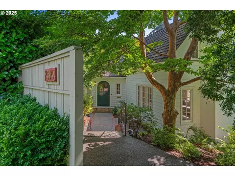2599 SW Montgomery Dr, Portland, OR 97201