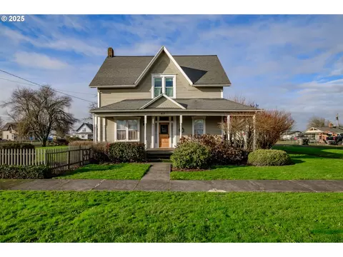817 W 3rd St, Halsey, OR 97348