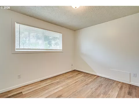 Bedroom - 2021 35th Ave, Longview, WA 98632 photo 2 of 5