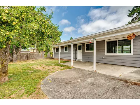 Exterior - 2021 35th Ave, Longview, WA 98632 photo 4 of 5