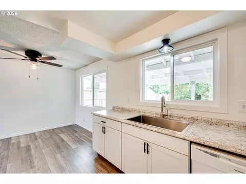 Kitchen - 2021 35th Ave, Longview, WA 98632 photo 1 of 2