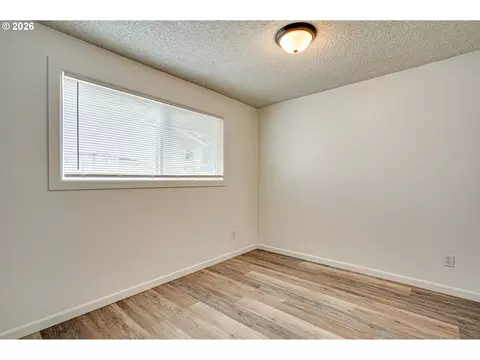 Bedroom - 2021 35th Ave, Longview, WA 98632 photo 4 of 5