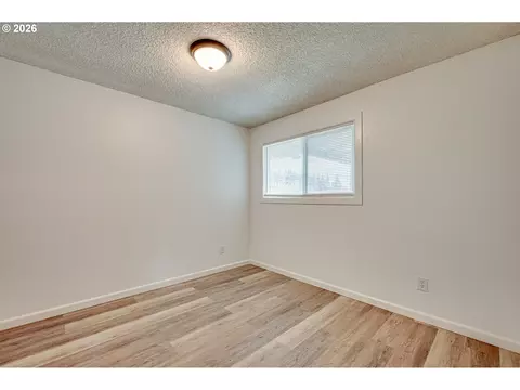 Bedroom - 2021 35th Ave, Longview, WA 98632 photo 5 of 5