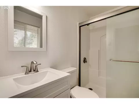 Bath - 2021 35th Ave, Longview, WA 98632 photo 2 of 2