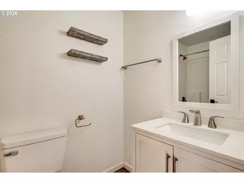 Bath - 2021 35th Ave, Longview, WA 98632 photo 1 of 2