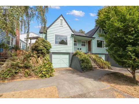 2415 NEverett St, Portland, OR 97232
